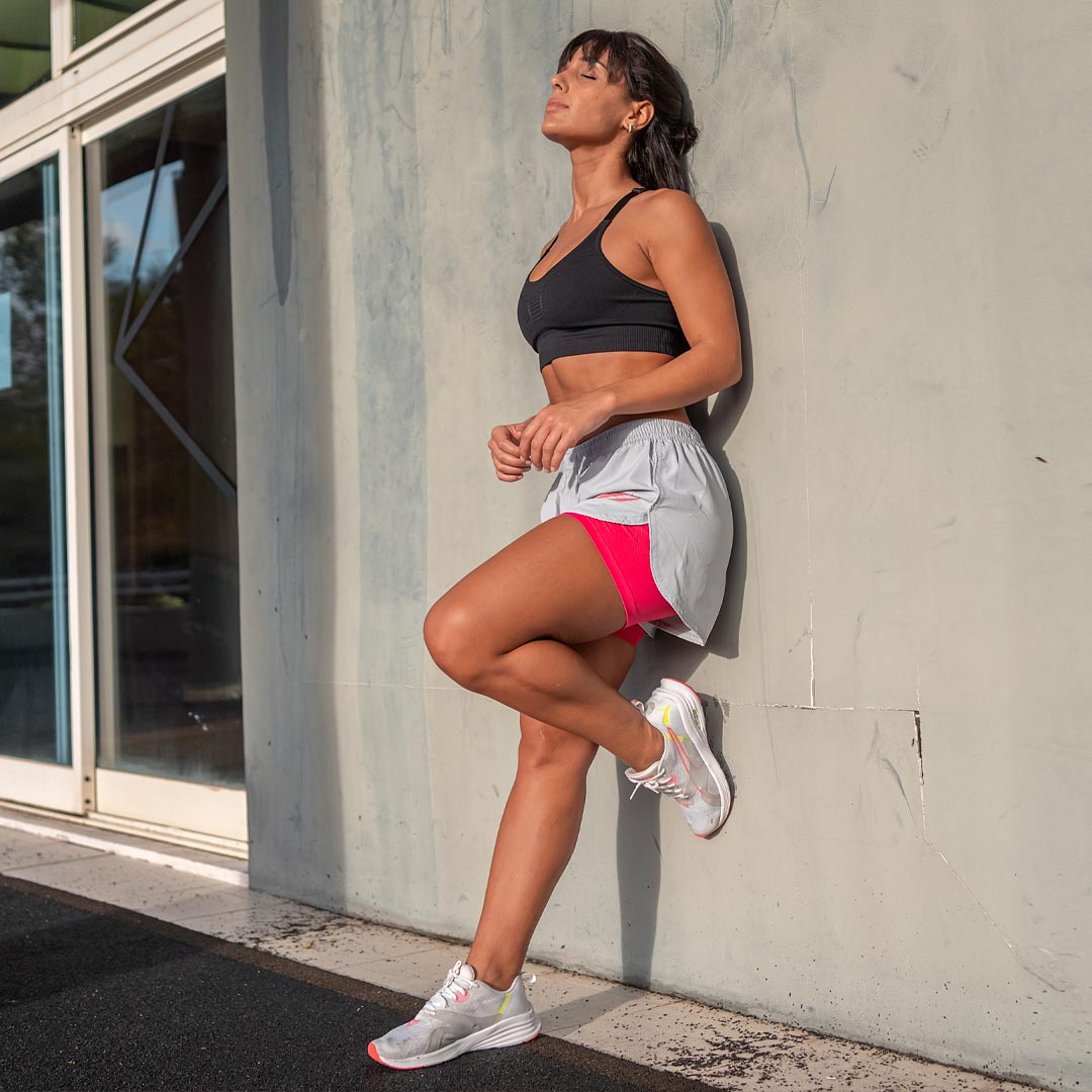 PANTALONES CORTOS DE ATLETA HIELO