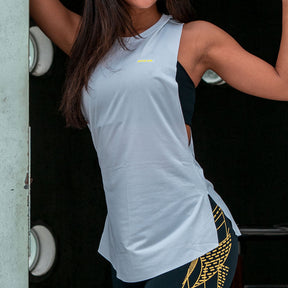 Camiseta sin mangas blanca de gimnasio